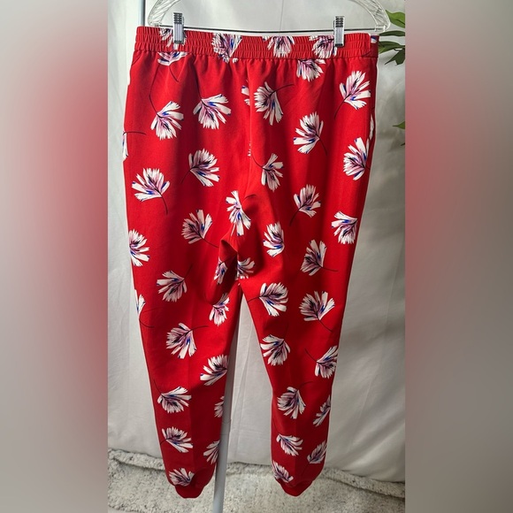 Express Red Floral Ankle Pants ♥️🤍 - Picture 12 of 13